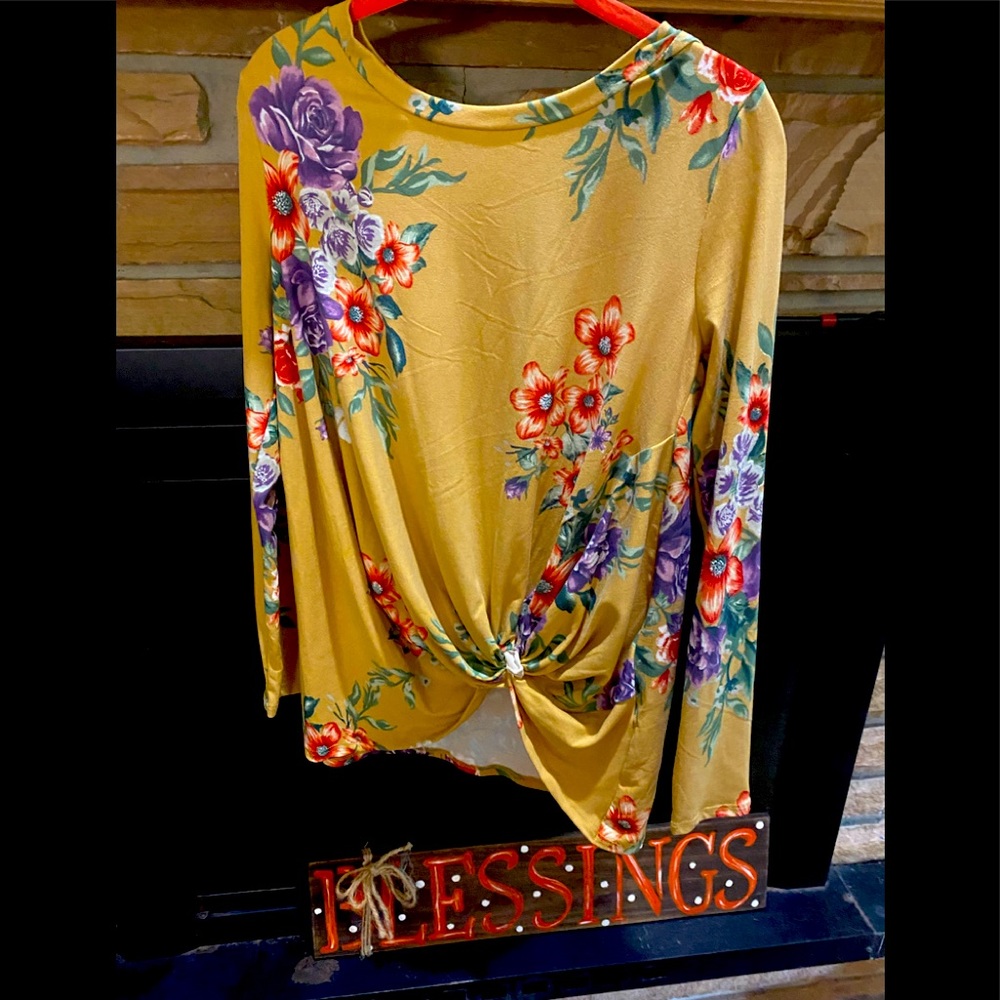 Viamor Gold ,floral print Top, long sleeve Small